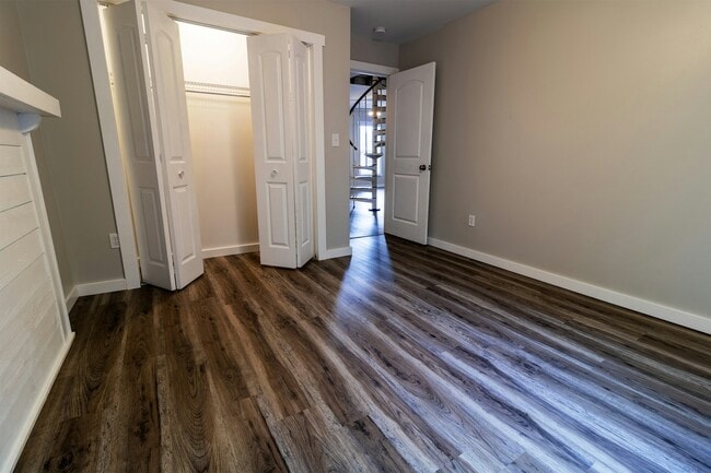 Building Photo - 1227 9th Ave