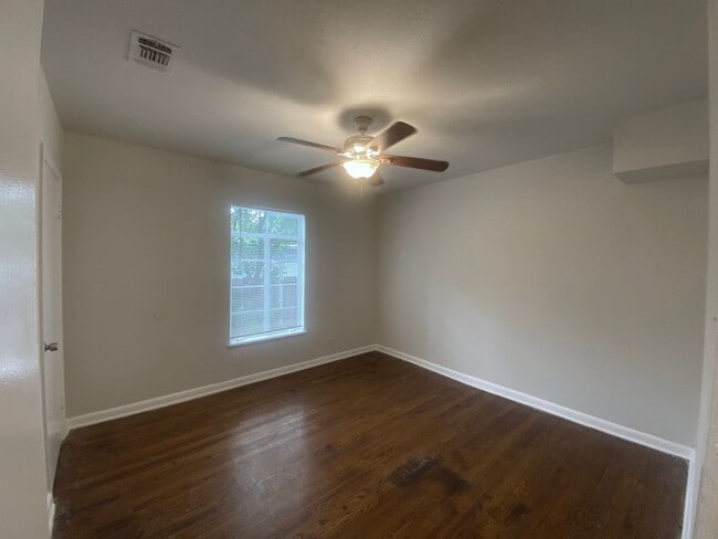 Building Photo - 158 Weizmann St