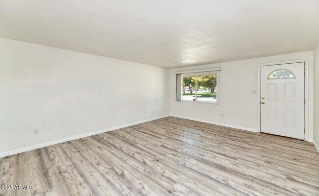 Building Photo - 13635 N 37th Pl