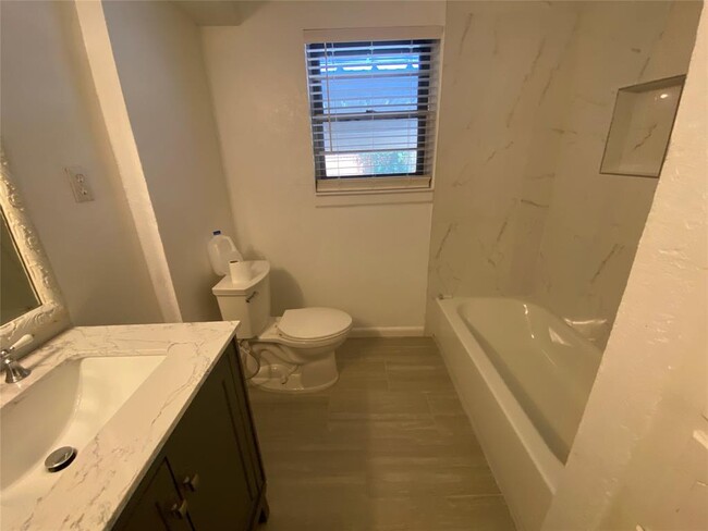 Building Photo - 1806 Robin Ln