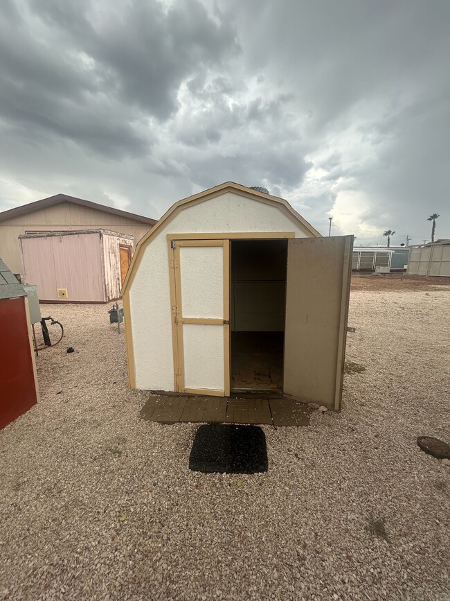 Building Photo - 3601 E Wyoming Ave