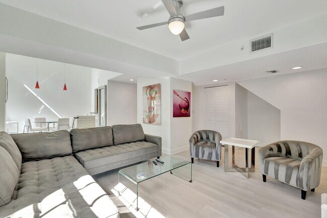 Building Photo - 610 Clematis St