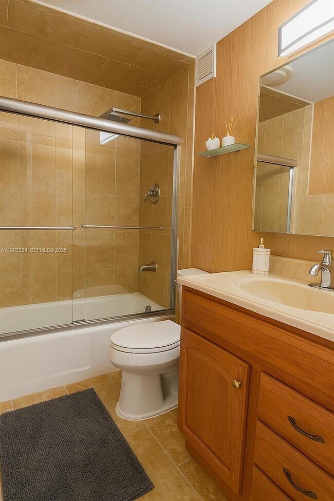 Building Photo - 400 Kings Point Dr