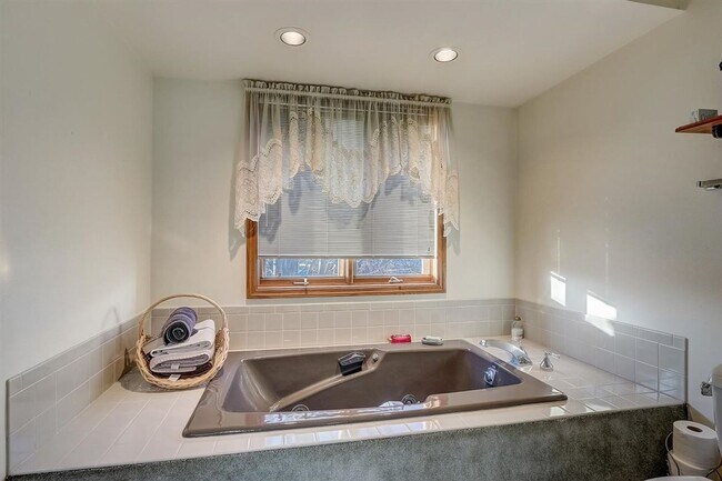 Building Photo - Punzel Sapphire Clarmar