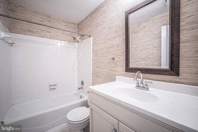 Building Photo - 7330 Lewinsville Park Ct