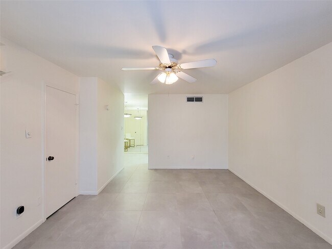 Building Photo - 1601 S Shepherd Dr