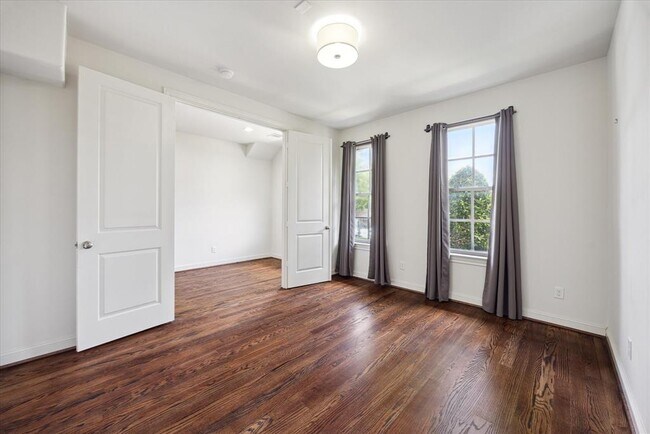 Building Photo - 258 E 28th St