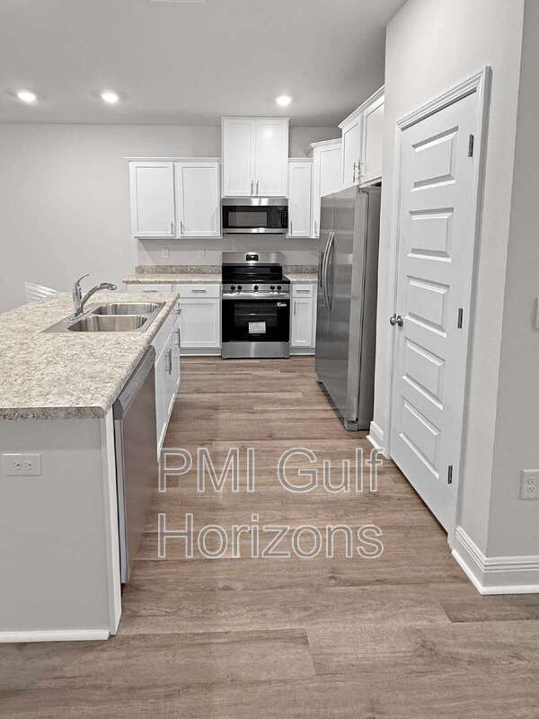 Building Photo - 1302 Leeway Dr