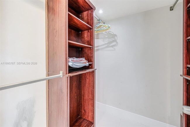 Building Photo - 618 Euclid Ave