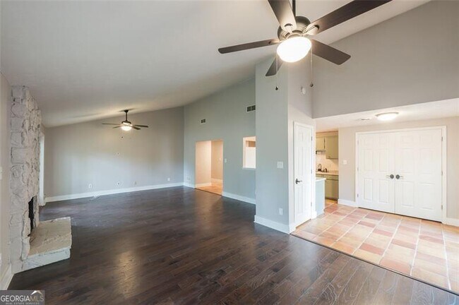 Building Photo - 1135 Worthington Hills Dr