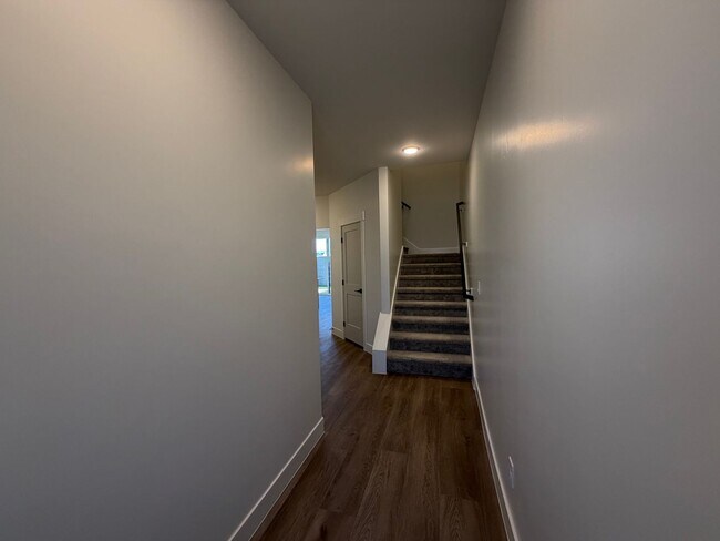 Building Photo - 614 Hemsworth Ln