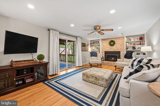 Building Photo - 10906 Carters Oak Way