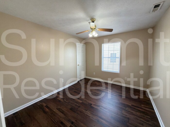 Building Photo - 8005 Harshaw Dr