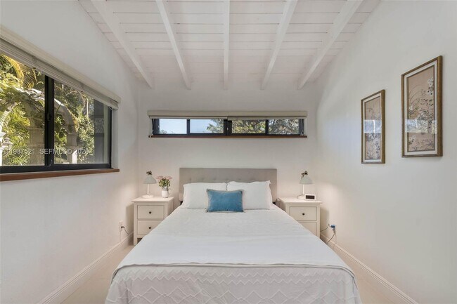 Building Photo - 7720 SW 59th Ct