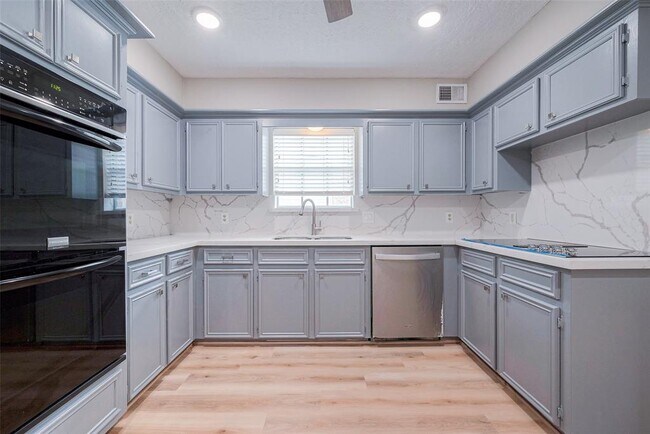 Building Photo - 15511 Rana Ct