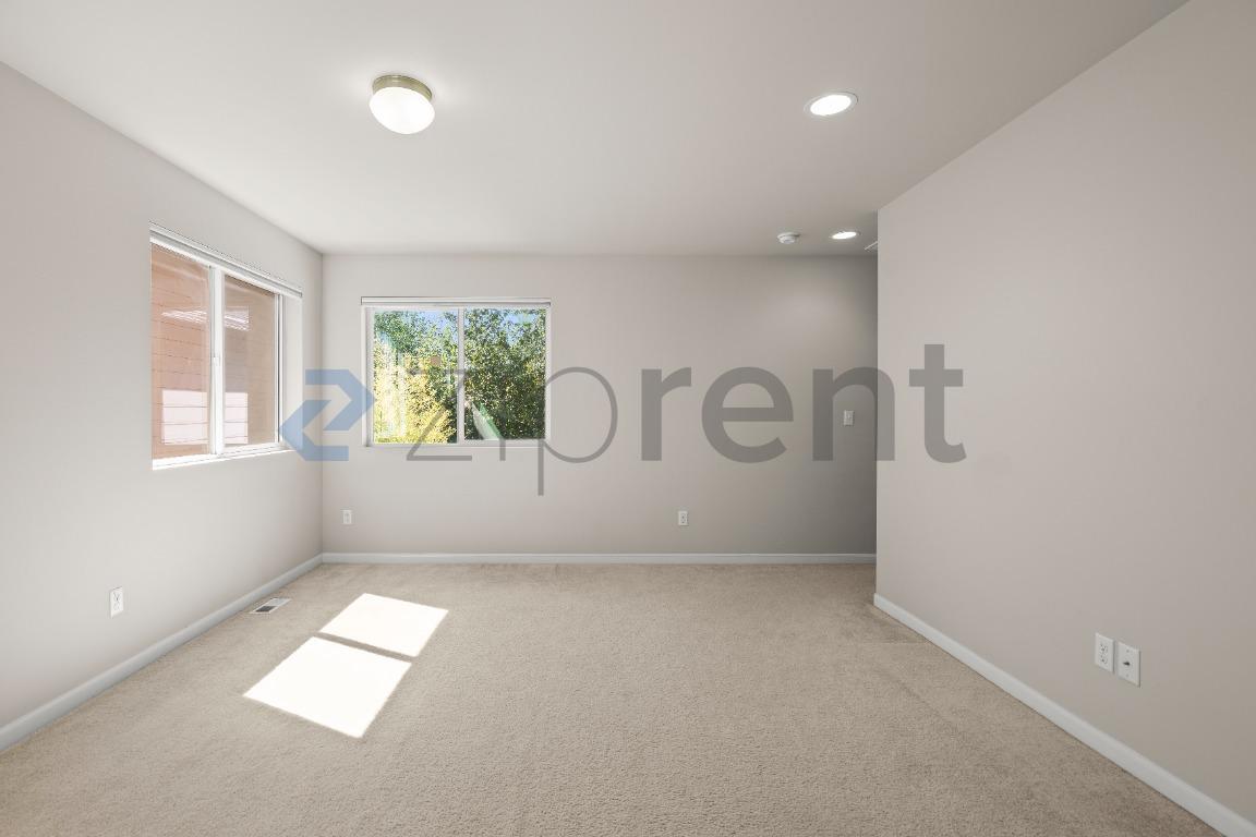 Building Photo - Unit