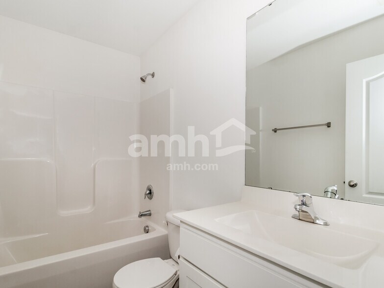 Building Photo - 7117 Spaniel Ct