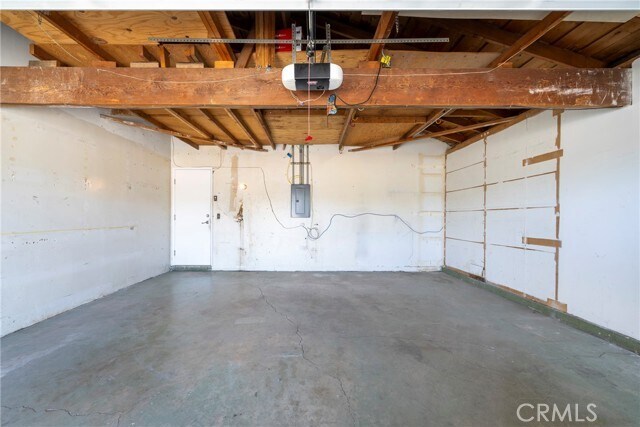 Building Photo - 1219 N Van Buren St