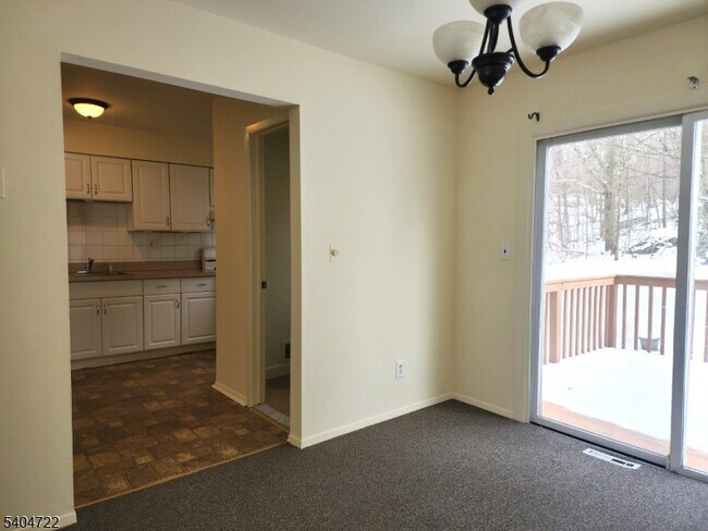 Building Photo - 19 Grove St