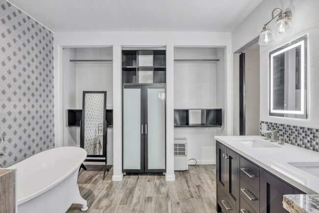 Building Photo - 638 Fair Oak Dr