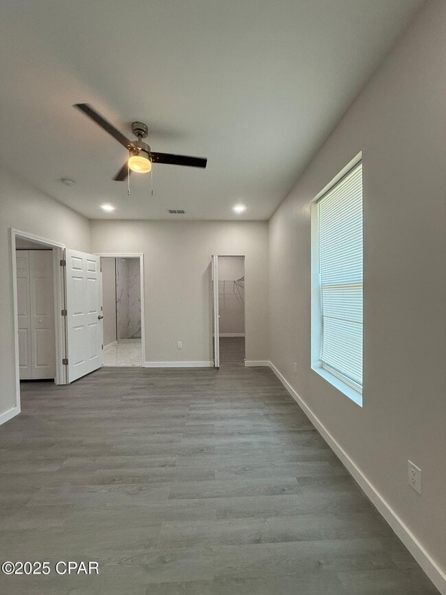 Building Photo - 2913 E 5th Ct