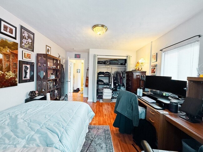 Building Photo - 52 Sargent Ave