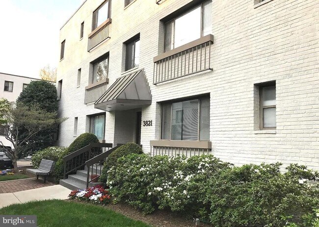 Building Photo - 3821 Davis Pl NW