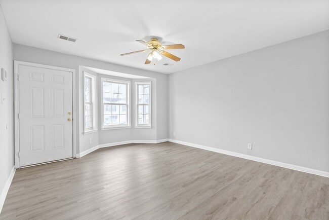 Building Photo - 1042 Shadow Ridge Ave