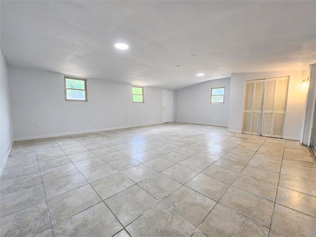 Building Photo - 2633 Crestbrook Ln