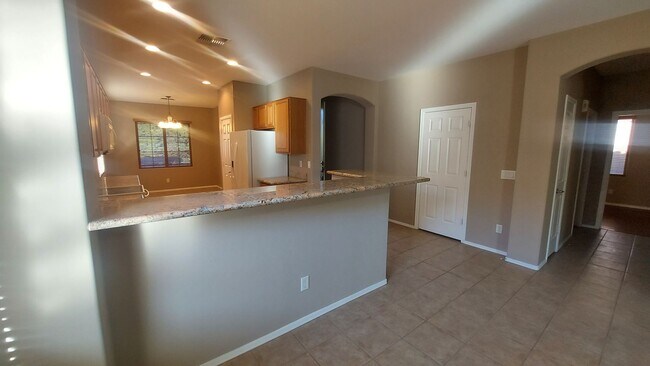 Building Photo - BEAUTIFUL 4-BEDROOM IN POWER RANCH!