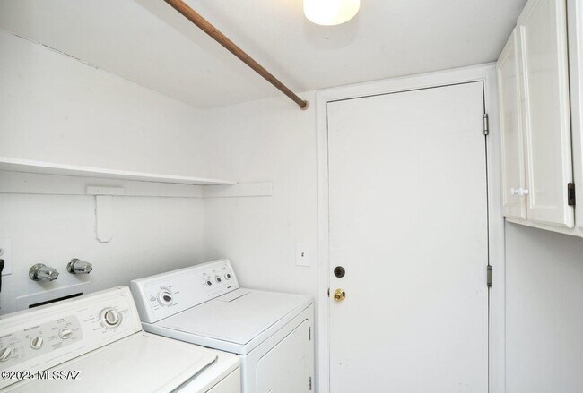 Building Photo - 4741 W Red Wolf Dr