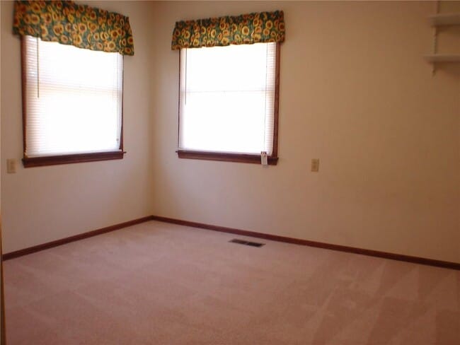 Building Photo - 20 Cobb Cir