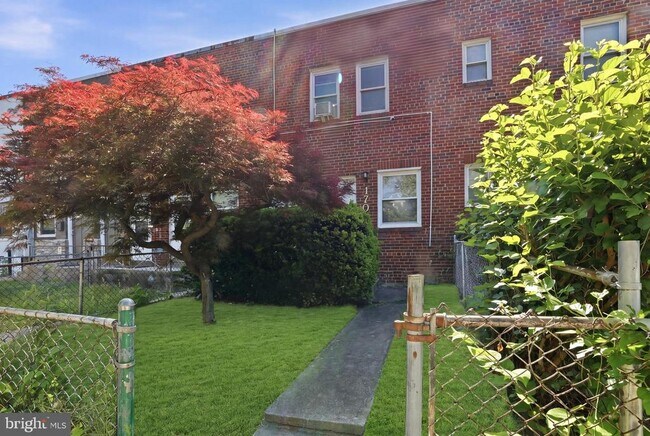 Building Photo - 1701 Montello Ave NE