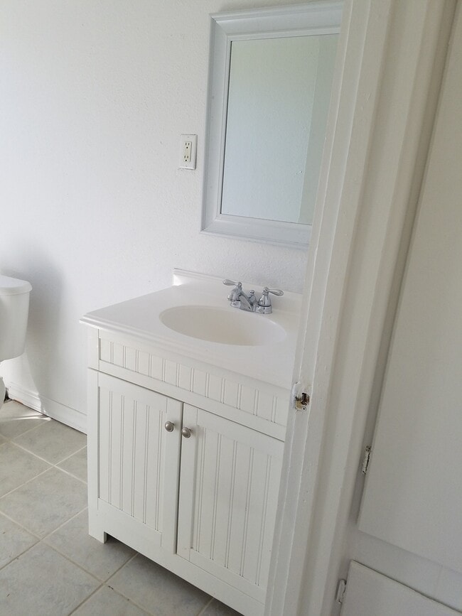 Building Photo - HOME LOCATED NEAR COLLEGE