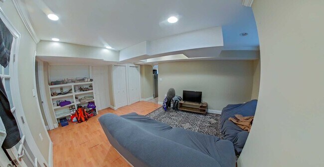 Building Photo - Large House with 2 Kitchens & 2 Living Rooms + Off-Street Parking! Available August 1st!