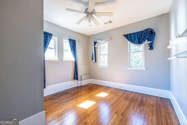 Building Photo - 692 Myrtle St NE