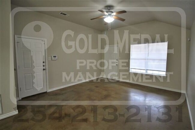 Building Photo - 4003 Cambridge Dr