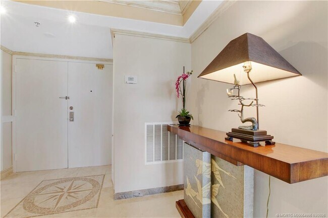 Building Photo - 9950 S Ocean Dr