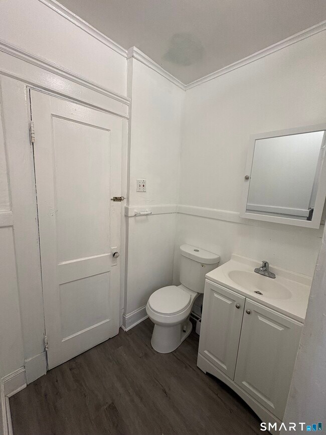 Building Photo - 37 Eastwood Ave