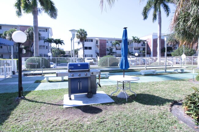 Building Photo - 440 Paradise Isle Blvd
