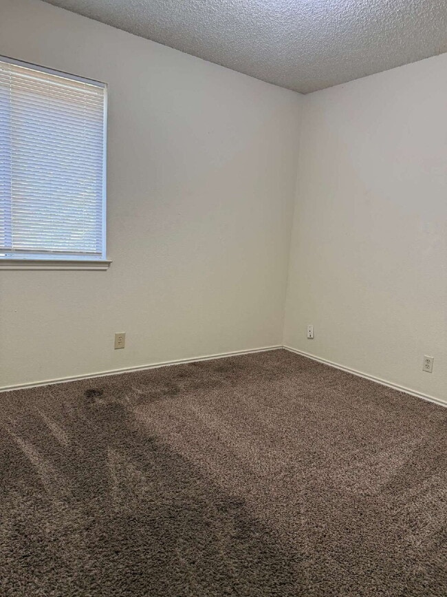 Building Photo - Affordable Three Bed/Two Bath in Leon Vall...