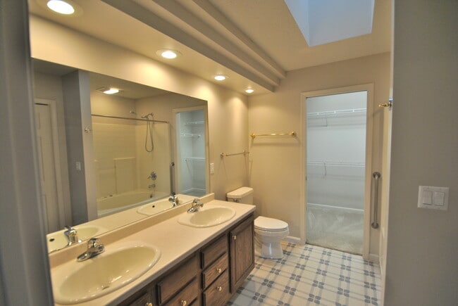 Building Photo - VERY NICE NEIGHBORHOOD