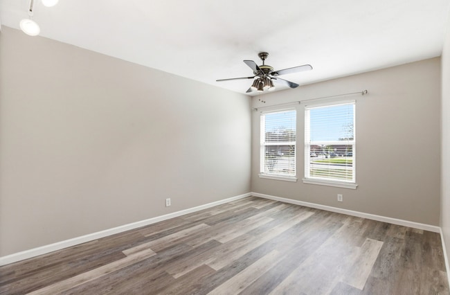 Building Photo - 9706 Autumn Dew