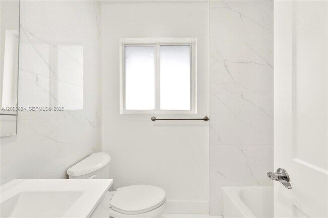 Building Photo - 350 Aledo Ave