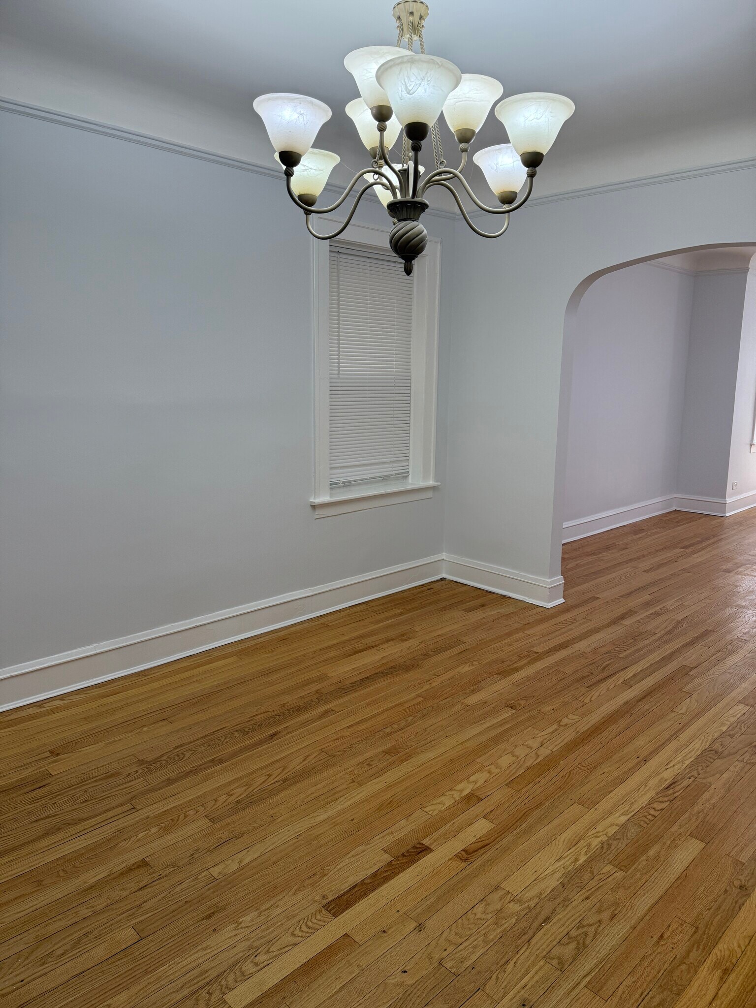 Building Photo - 5639 N Artesian Ave
