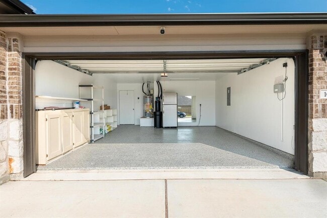 Building Photo - 105 Black Wolf Run