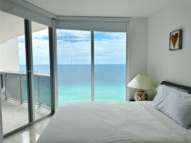 Building Photo - 17555 Collins Ave