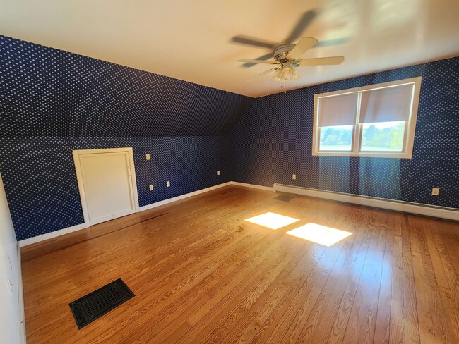 Building Photo - 109 N Hollow Rd