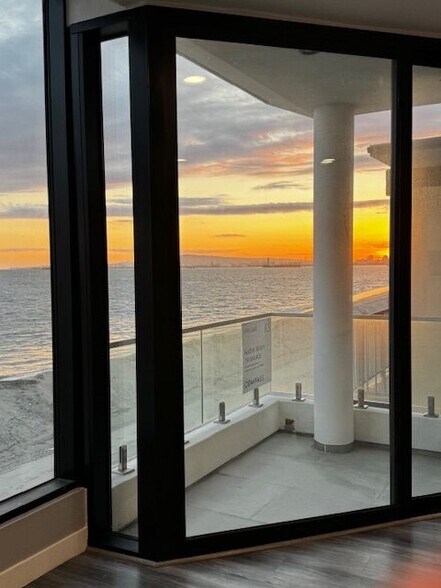 Building Photo - 6117 E Seaside Walk