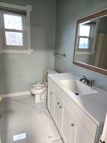 Building Photo - 3912 Riverside Cir